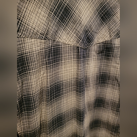 TORRID Green Plaid Studded Button Down Top Size 2 - Picture 8 of 10